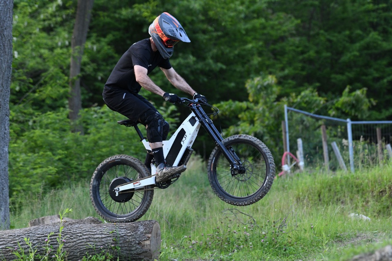 C-Creative (di Giovanni Castiglioni) con Stealth Electric Bikes